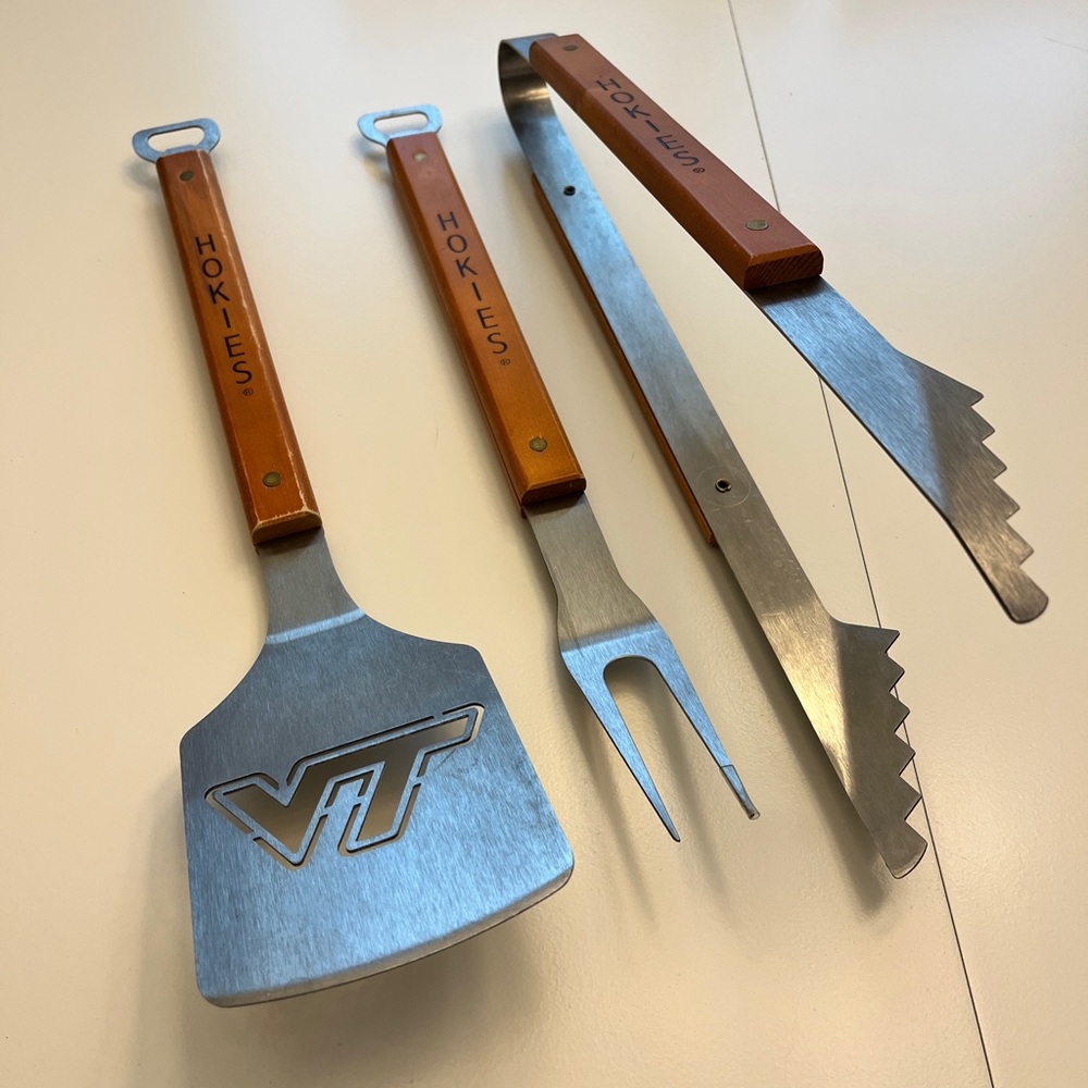 The Sportula Virginia Tech Grill Set